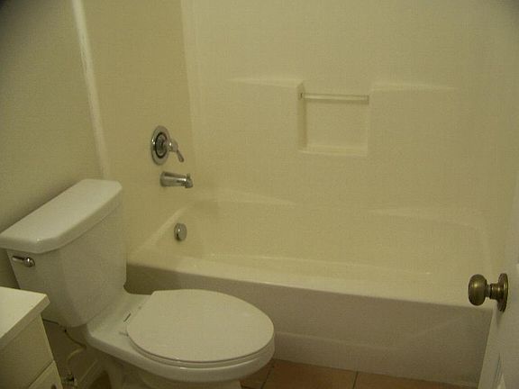 3rd image of 7619 Windsor Oaks