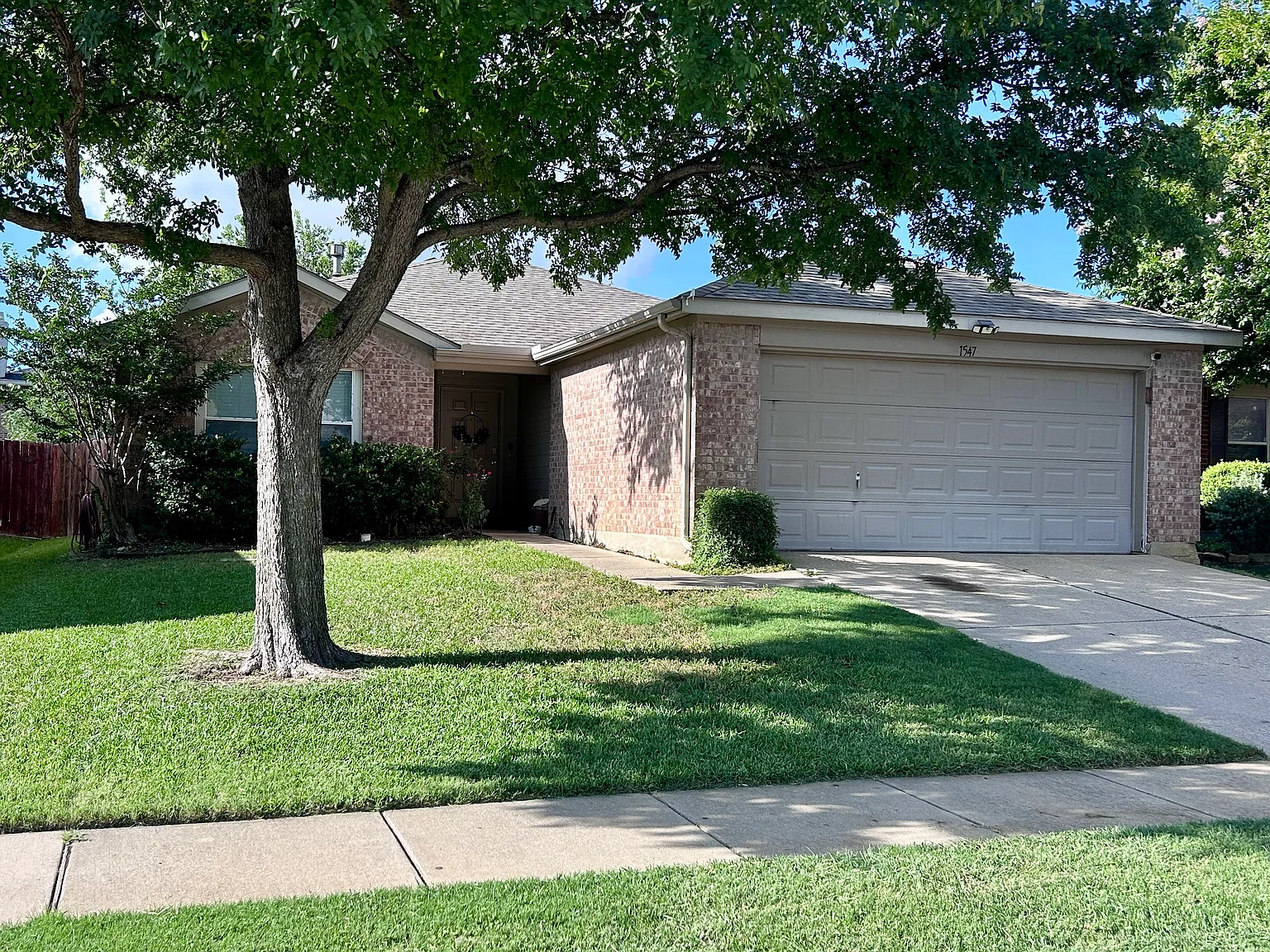 1547 Thornhill Ln — Photo 1