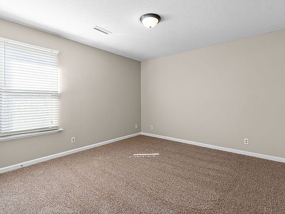 4th image of 1720 Longbow Ct
