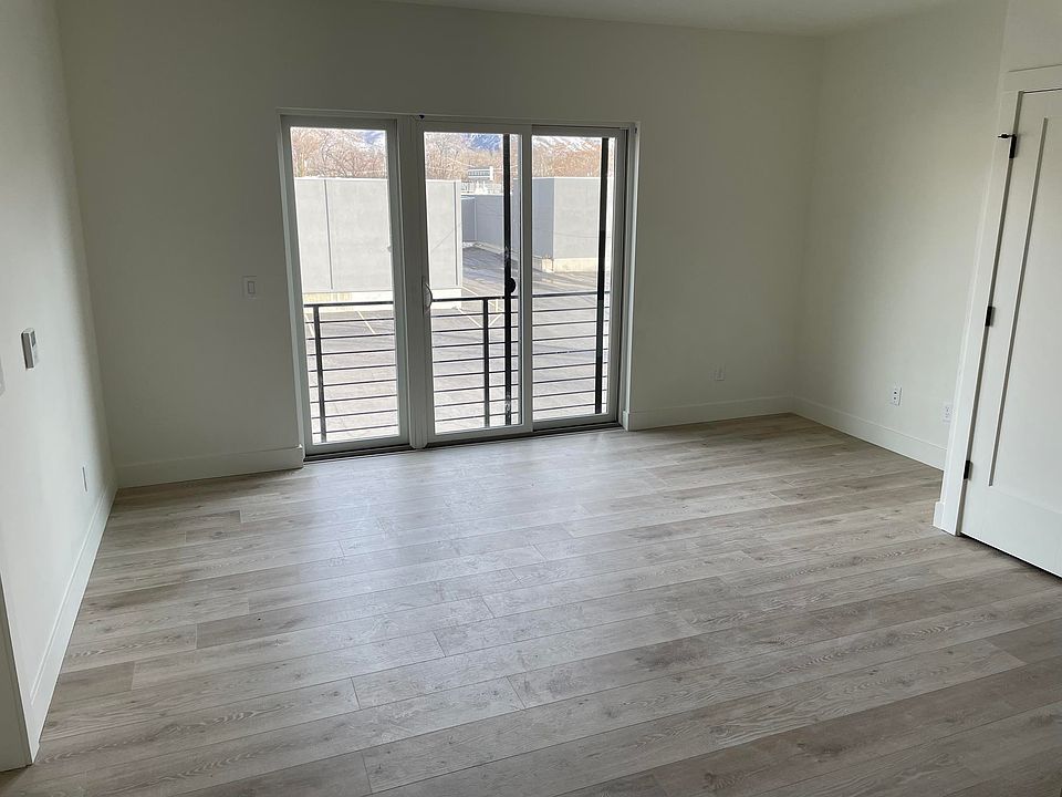 2nd image of 1272 E Hudson Ave #314