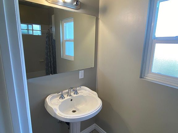 4th image of 6950 Langdon Ave #1