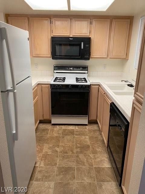 2nd image of 1900 High Valley Ct Unit 101
