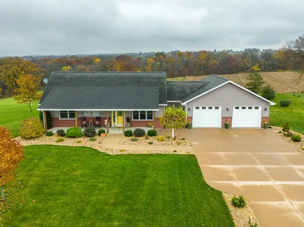 20254 Kruse Ln, Sherrill, IA 52073