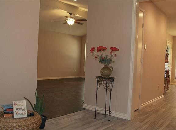 4th image of 1909 Aspen Dr