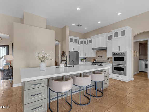 4th image of 10028 S 27TH Avenue