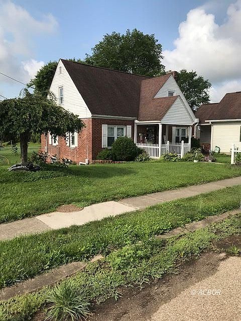 1st image of 322 E 8th St