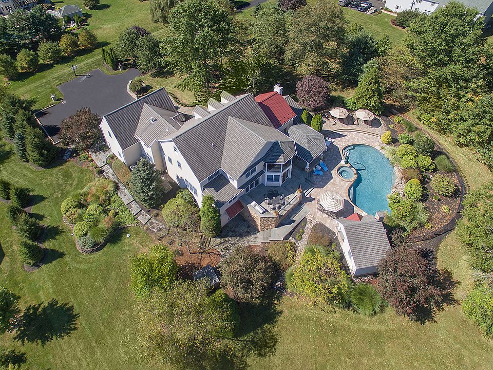 1st image of 4742 Essex Dr