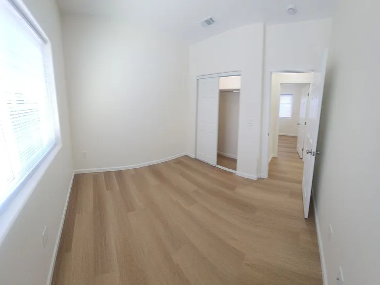 550-554 556 Foothill Blvd — Photo 75