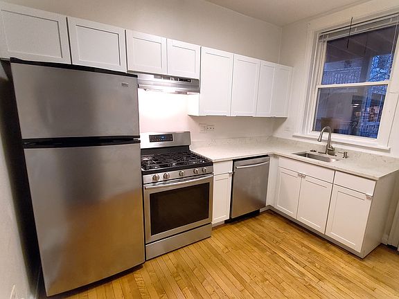 3rd image of 5340 N Wolcott Ave #1