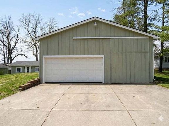 5th image of 16211 Pretty Lake Dr