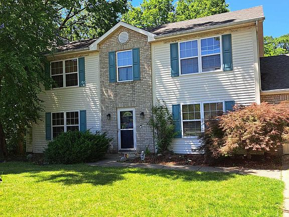 2nd image of 412 Castlewood Ct