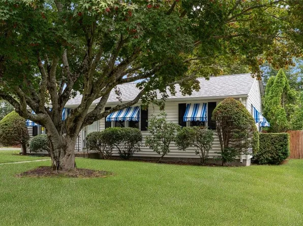 18 Laurel Ln, Lincoln, RI 02865