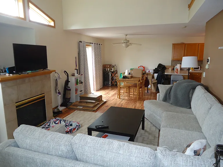 1650 Wellington Ln — Photo 3