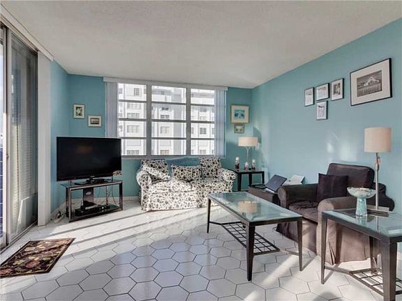 2nd image of 2750 NE 183rd St APT 1808