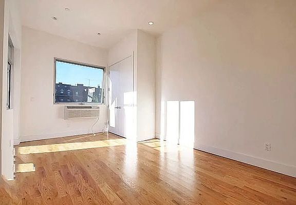 5th image of 1967 Bedford Ave #5