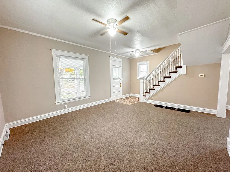 726 S Fuller Ave — Photo 4