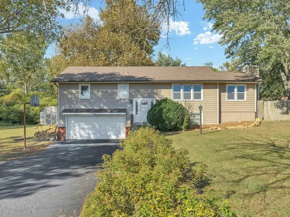 4220 SE 29th St, Topeka, KS 66605