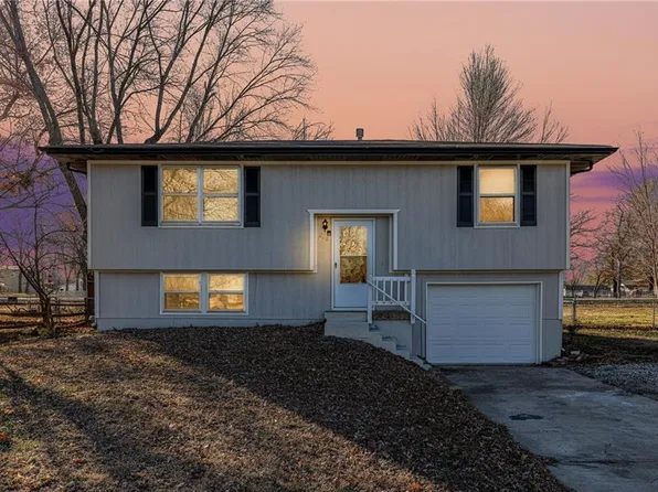 228 Benton Dr, Wellsville, KS 66092