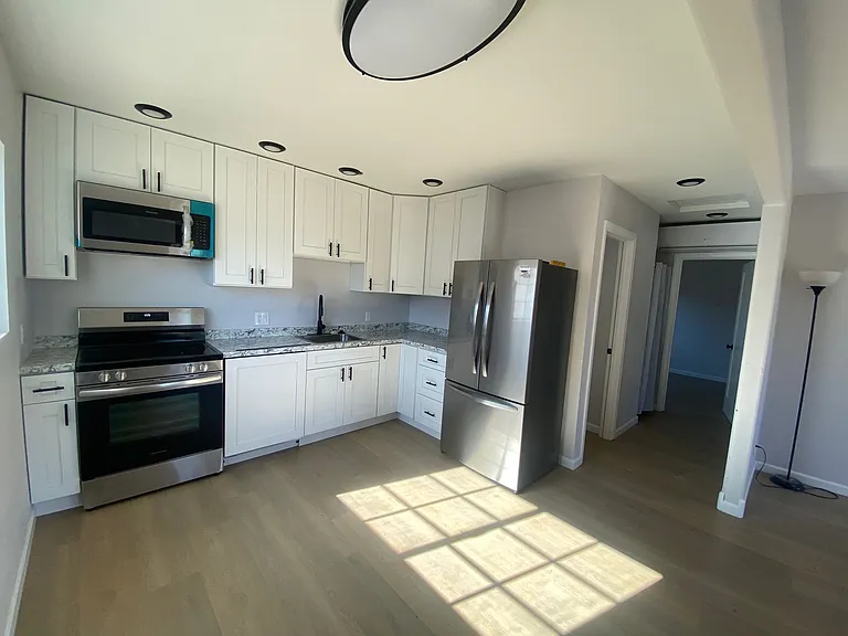 3990 Teak St — Photo 9