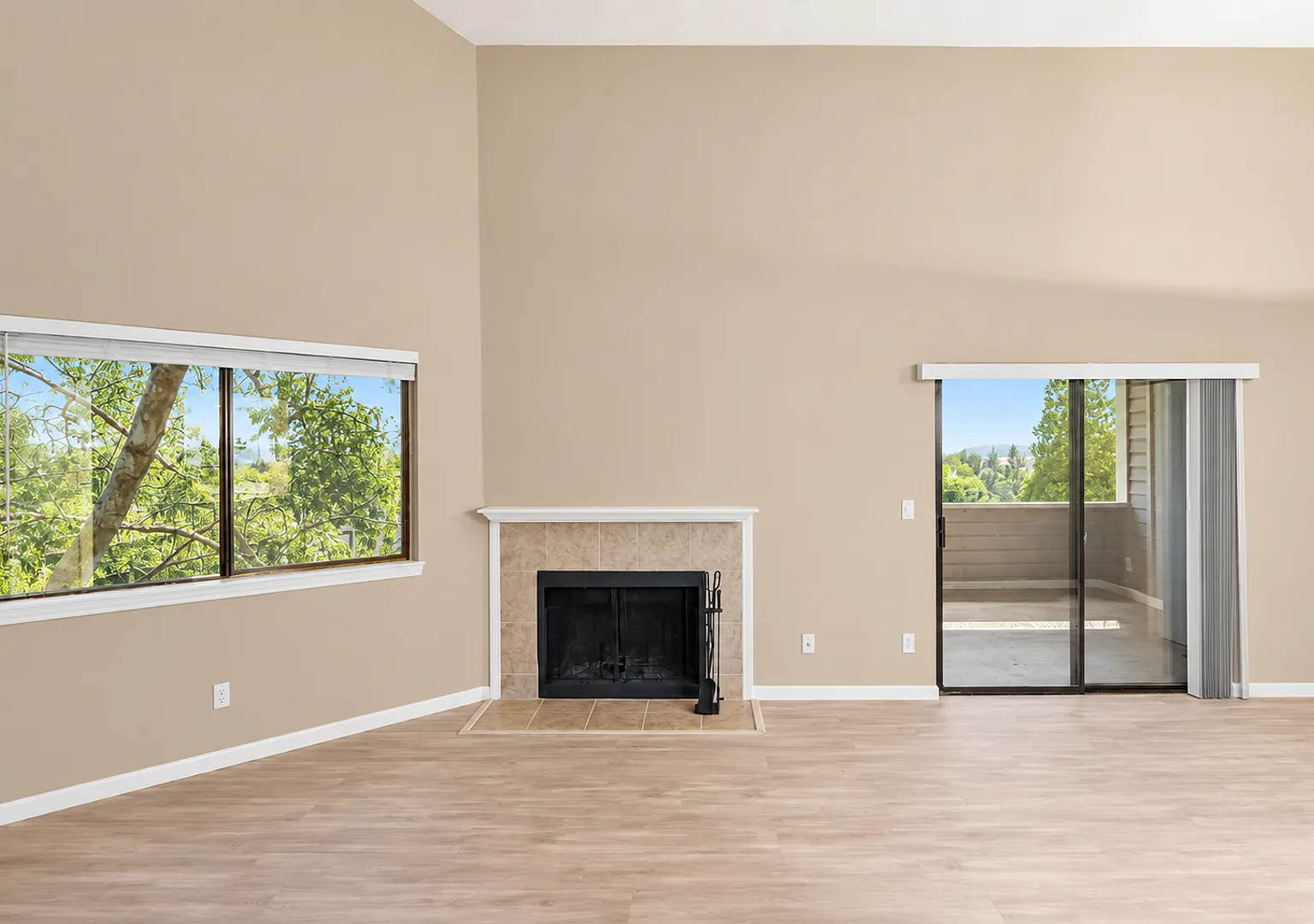*Recently Updated* Lovely 2 Bd | 1 Ba Condo Available In Townhomes With A View Community In The H... — Photo 4