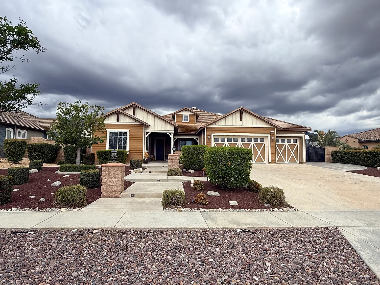 3 bed, 3.5 bath, 3853 sqft, $7,500 — Photo 2