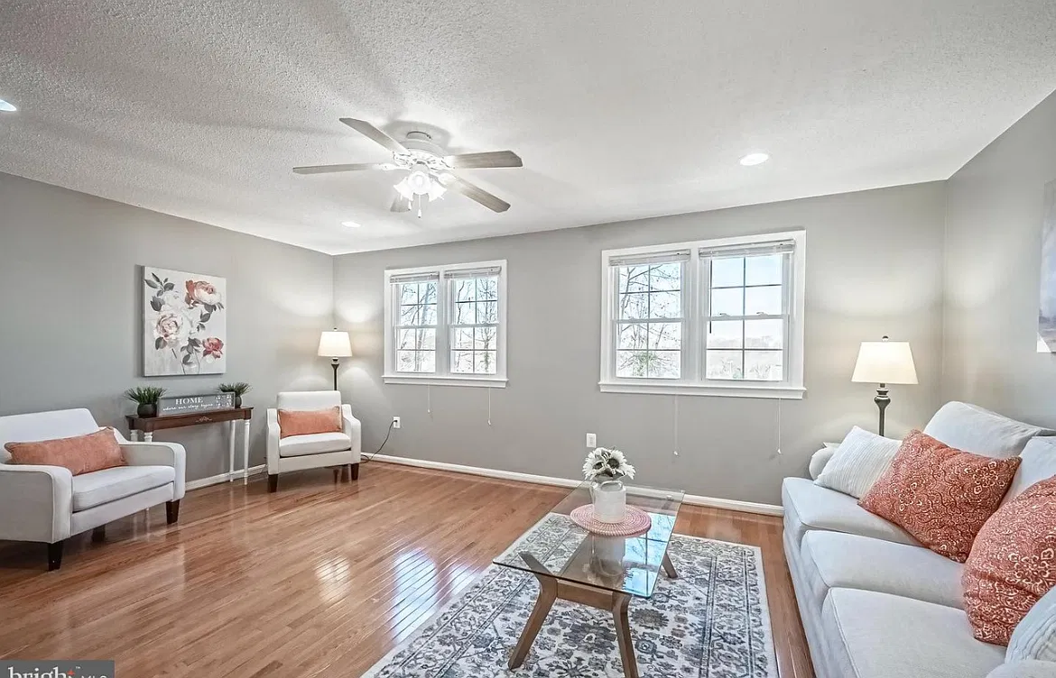 4714 Kandel Ct — Photo 2