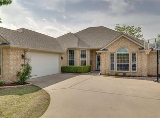 505 Willowview Dr, Saginaw, TX 76179