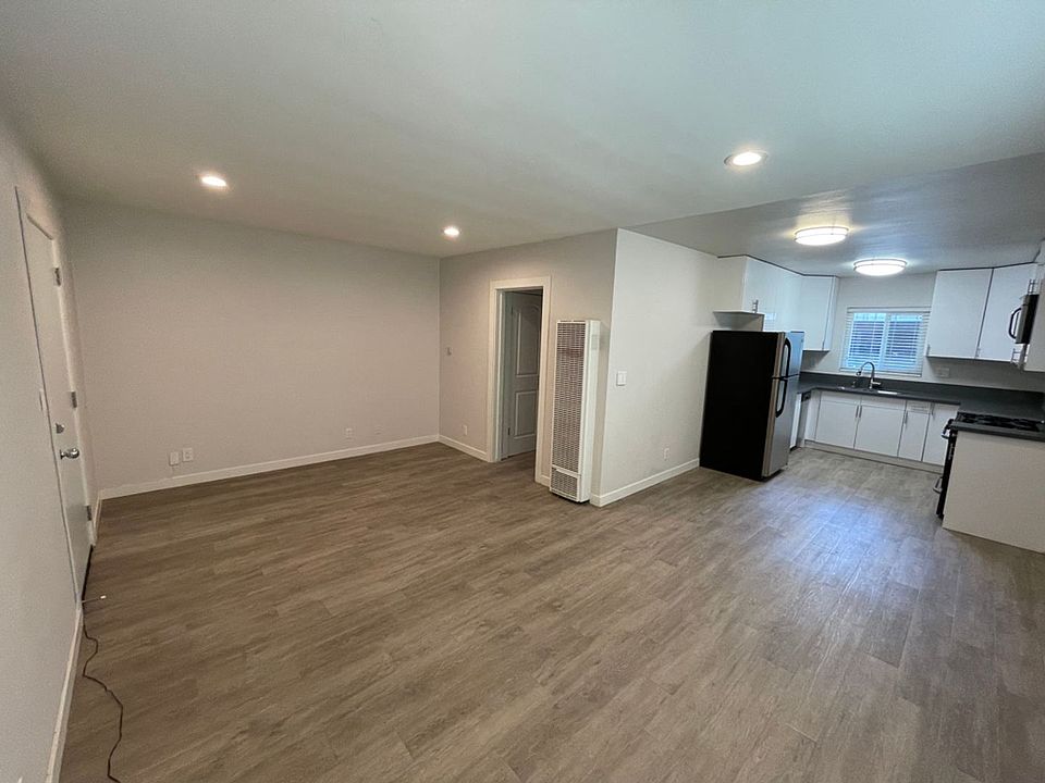 1st image of 1233 N Orange Grove Ave #5