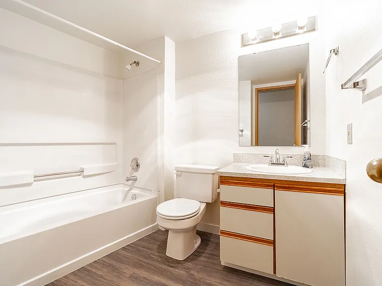 Francis Ave Apartments — Photo 9