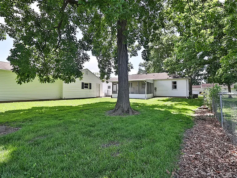 1930 Sara Lee Ave — Photo 37