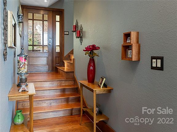 5th image of 1026 High Vista Dr