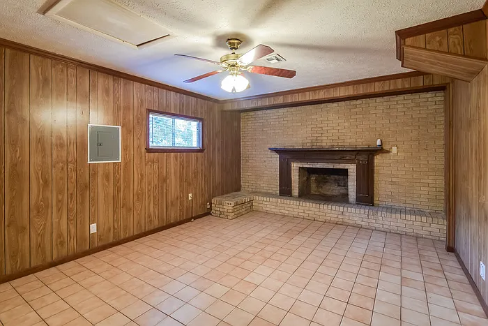3 bed, 2.5 bath, 1800 sqft, $1,795 — Photo 4