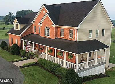  Porch w/ outdoor speekers