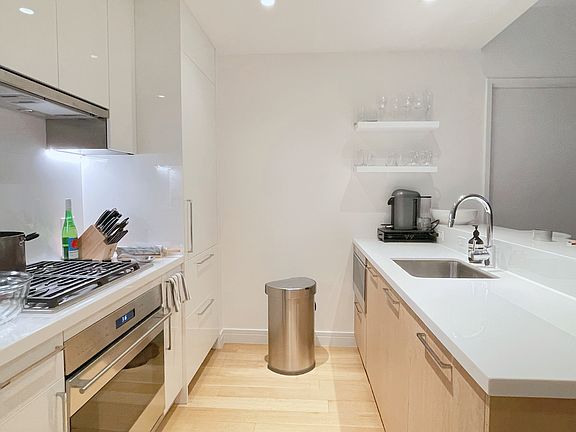 3rd image of 230 E 20th St APT 14