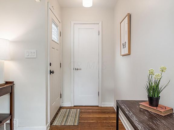 2nd image of 609 E Dominion Blvd