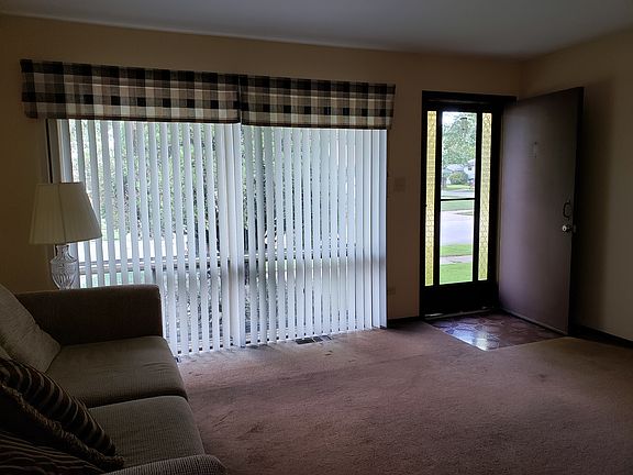 3rd image of 17 Arapaho Dr