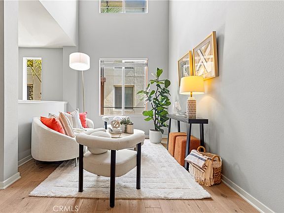 2nd image of 543 Rockefeller