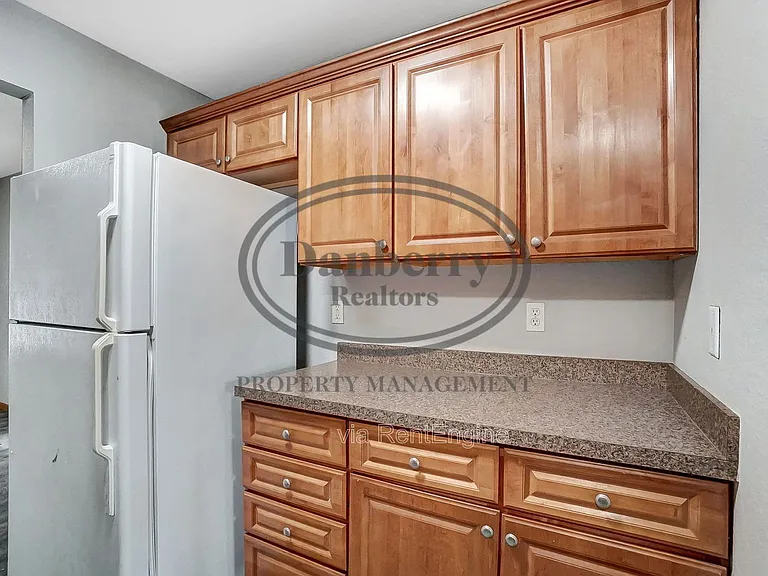 1115 N Byrne Rd — Photo 7