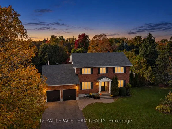 1366 Cornfield Cres, Ottawa, ON K4P 1E6