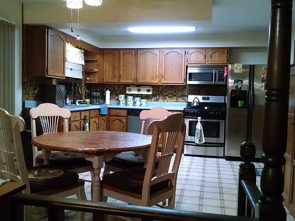 18' x 13' eat-in kitchen