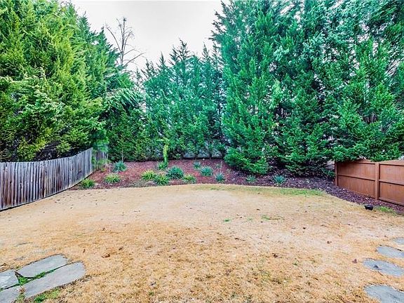 4th image of 2202 Creekway Dr