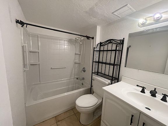 4th image of 403 Marshall Ct NW Unit 1