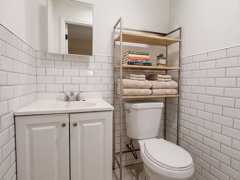 1187 New York Ave #1 — Photo 4