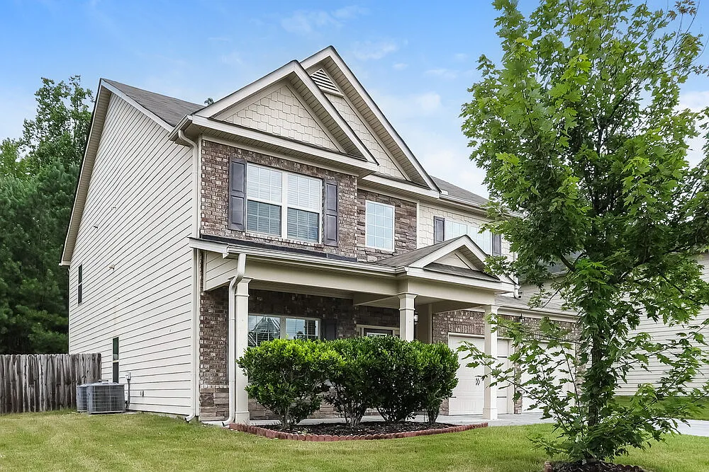5 bed, 3.0 bath, 3197 sqft, $2,740 — Photo 4