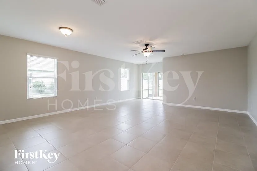 3 bed, 2.0 bath, 1747 sqft, $2,225 — Photo 3