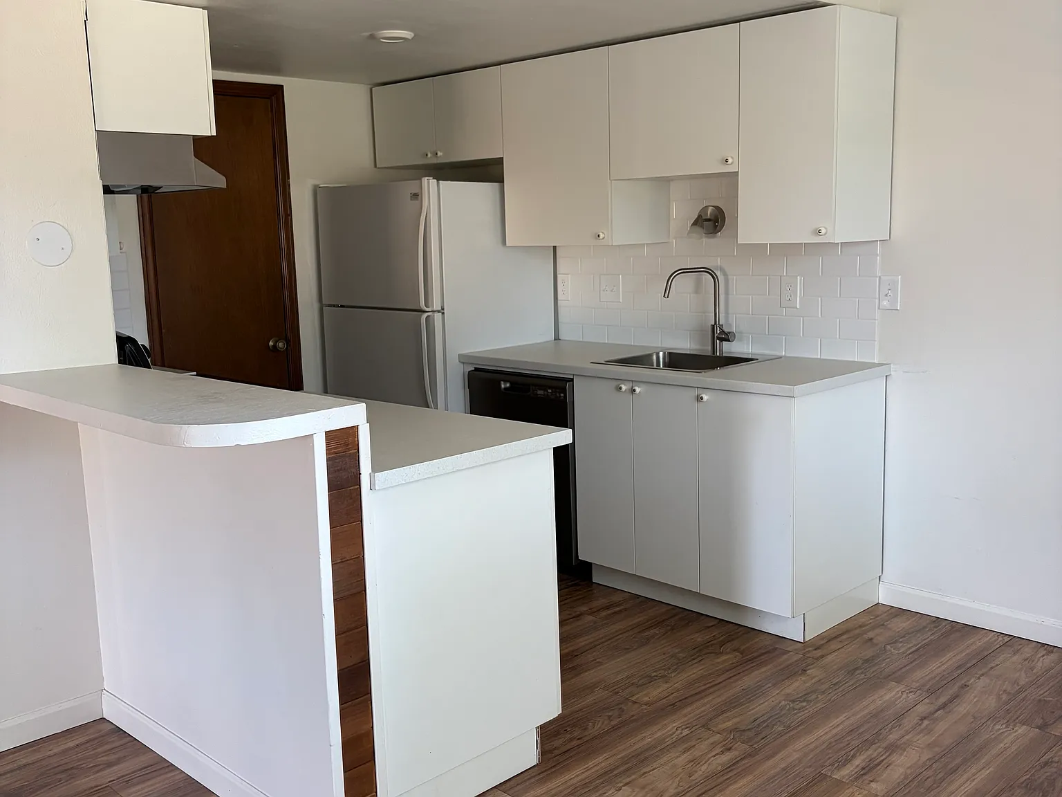 2 bed, 875 sqft, $1,900 — Photo 2