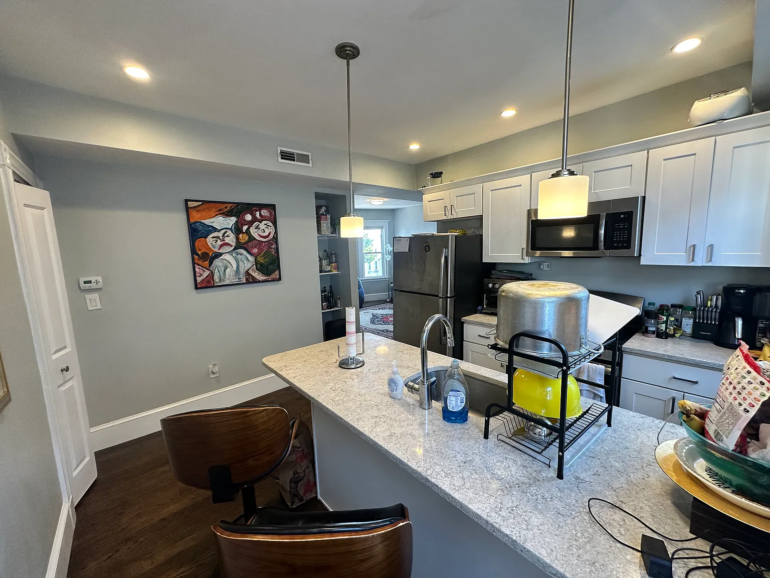 3 bed, 1000 sqft, $3,700 — Photo 3