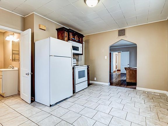 4th image of 420 Olive St APT 1