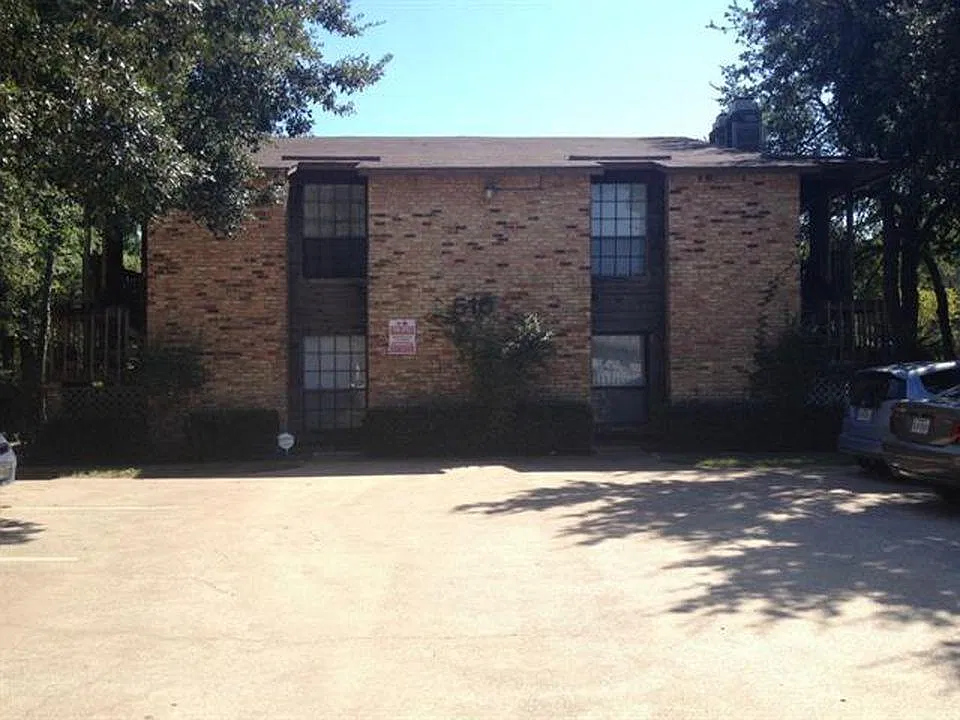 2 bed, 1028 sqft, $1,400 — Photo 1