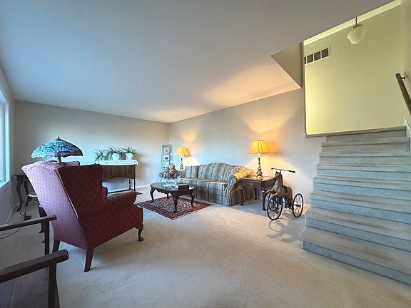 3rd image of 1496 W Lotus Ln